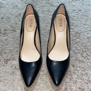 ANA POINTED BLACK HEELS